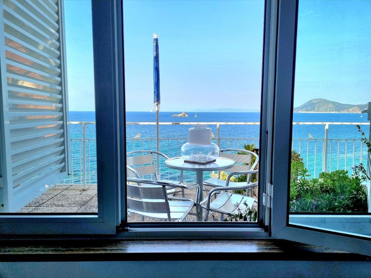 Appartamenti La Terrazza Sulle Ghiaie - Goelba بورتوفيرّايو المظهر الخارجي الصورة
