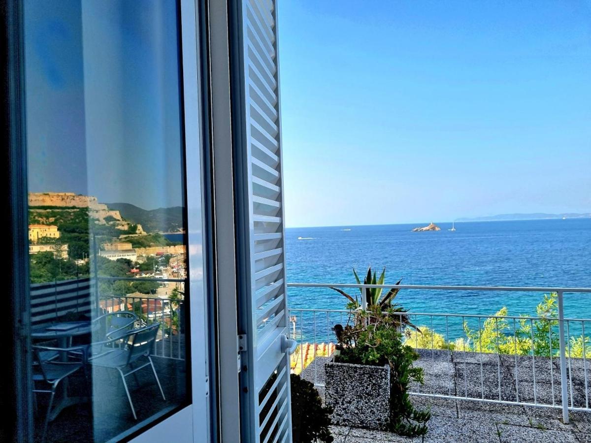 Appartamenti La Terrazza Sulle Ghiaie - Goelba بورتوفيرّايو المظهر الخارجي الصورة