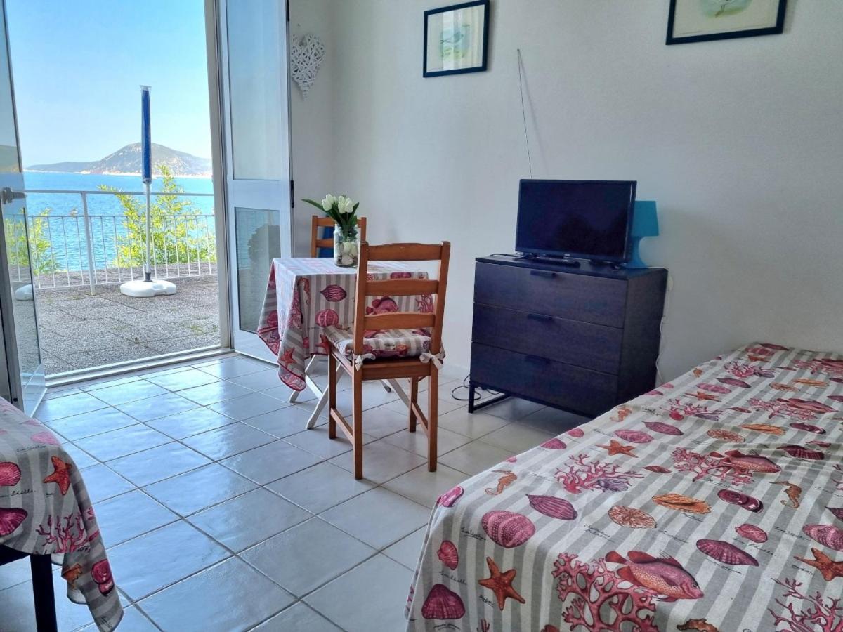 Appartamenti La Terrazza Sulle Ghiaie - Goelba بورتوفيرّايو الغرفة الصورة