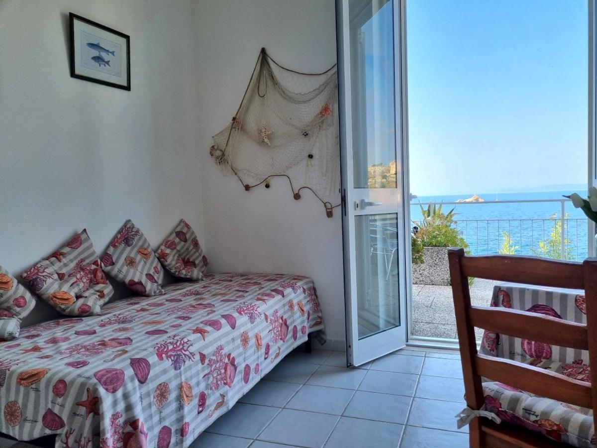 Appartamenti La Terrazza Sulle Ghiaie - Goelba بورتوفيرّايو الغرفة الصورة